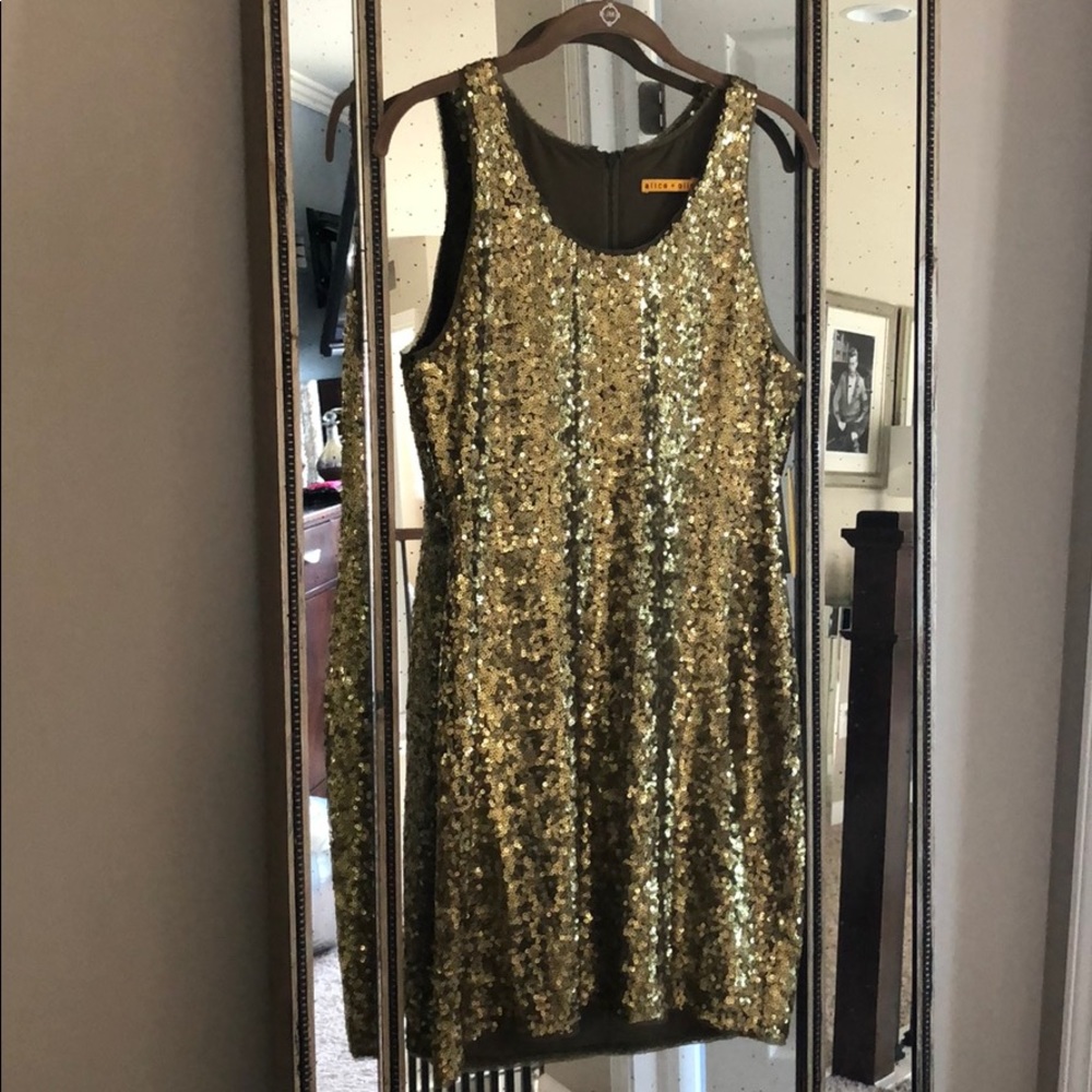 New Alice and Olivia gold sequin mini dress sz s
